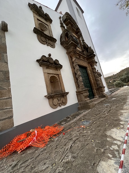 Granito que estava a ser colocado na zona histórica de Bragança foi tirado