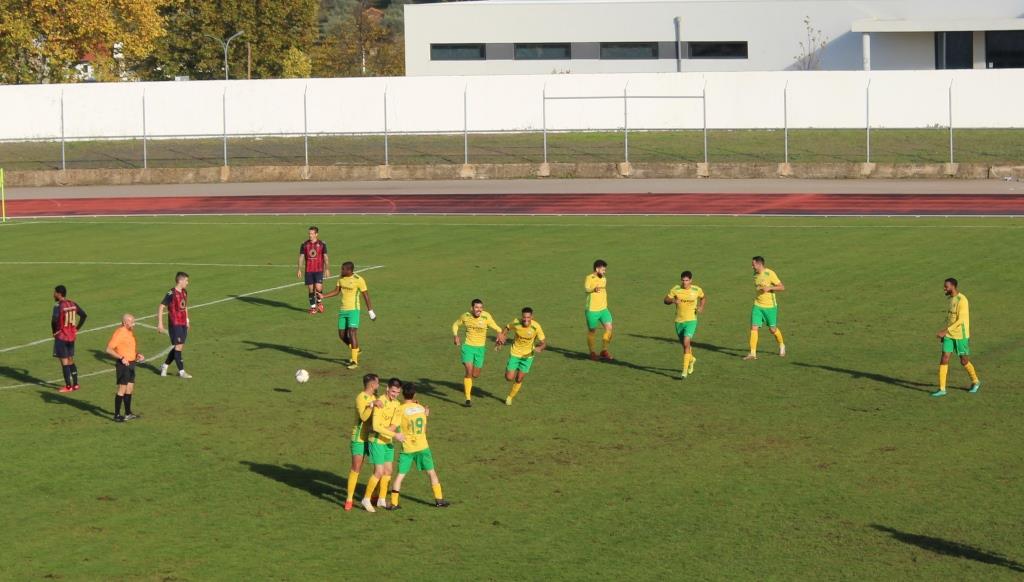 Futebol: Macedo, Mirandela, Carção e Rebordelo avançam para os quartos