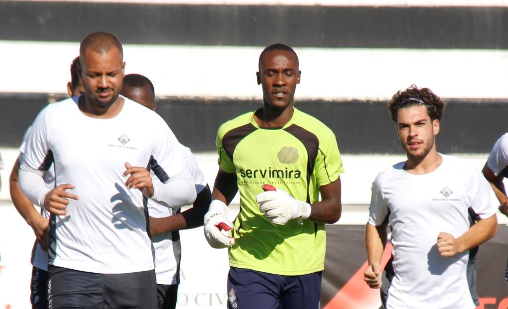 Futebol: Hudson “Pantera” quer continuar a manter a baliza do Mirandela intacta