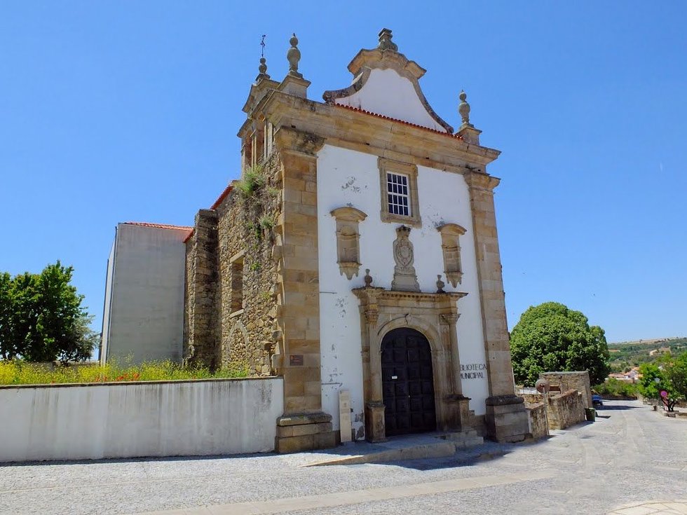 Biblioteca de Miranda do Douro encerrada por causa de infiltrações
