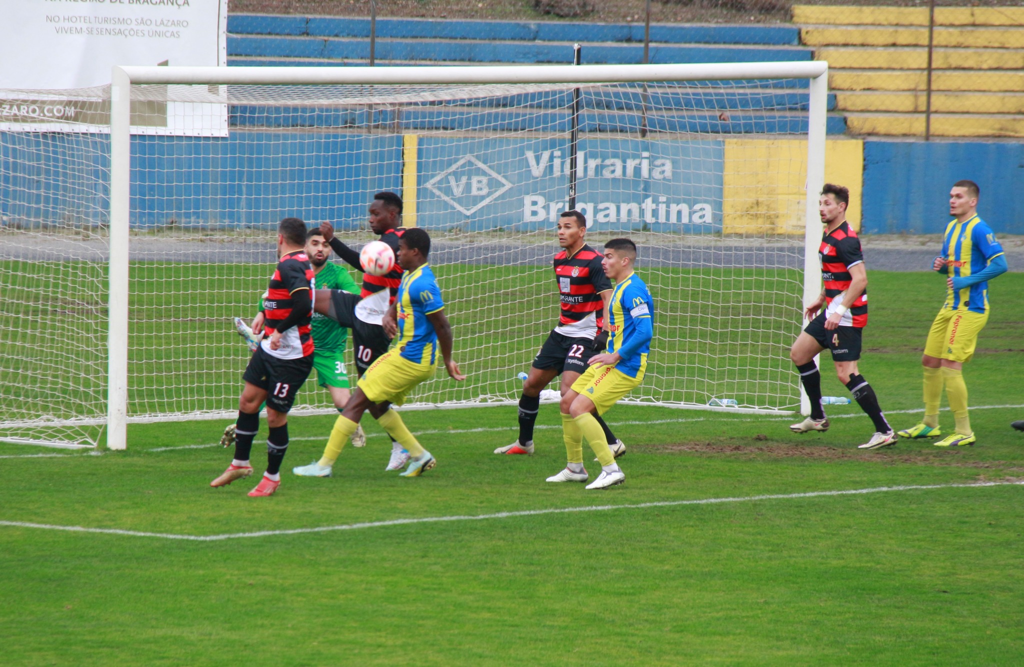 GDB deixa escapar a vitória nos últimos minutos de jogo