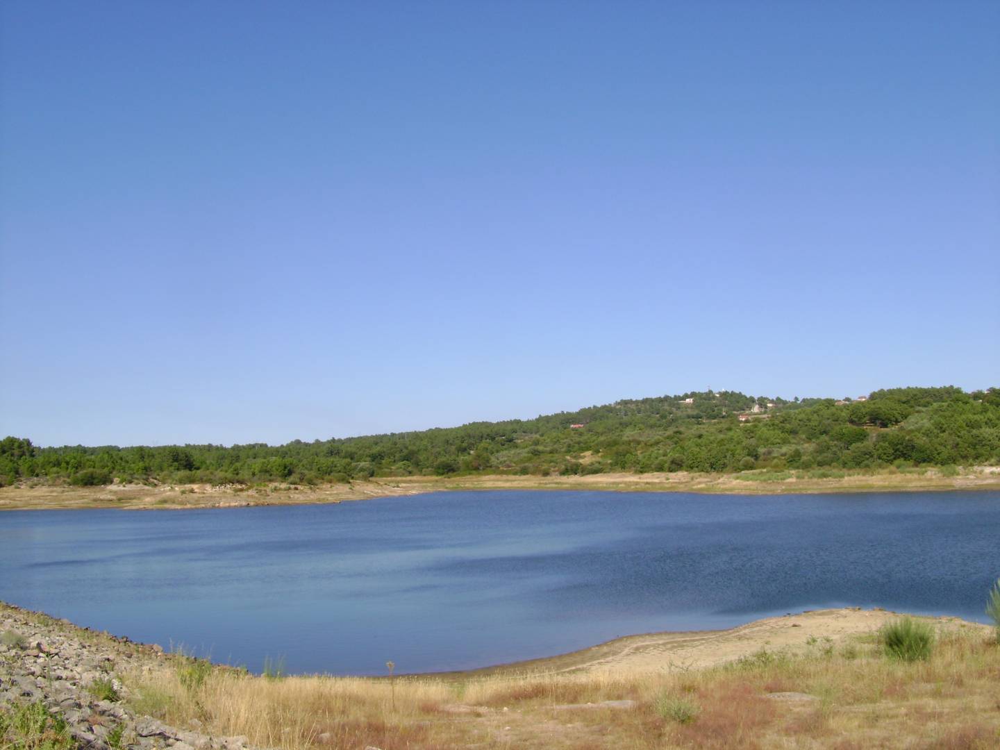 Nível de água da barragem de Carrazeda de Ansiães parou de descer mas concelho continua a ser abastecido