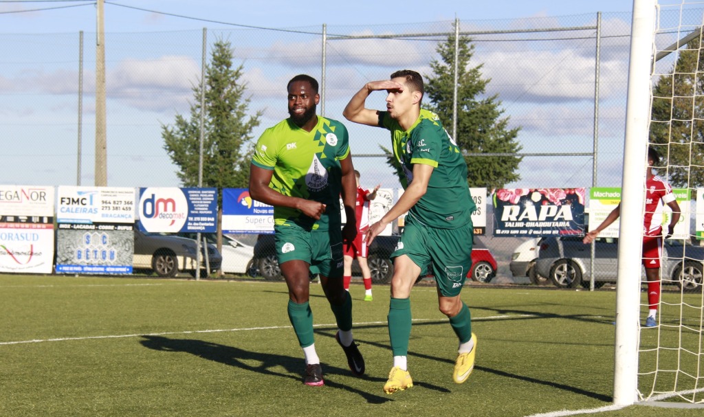 Mantorras com o golo sempre à vista