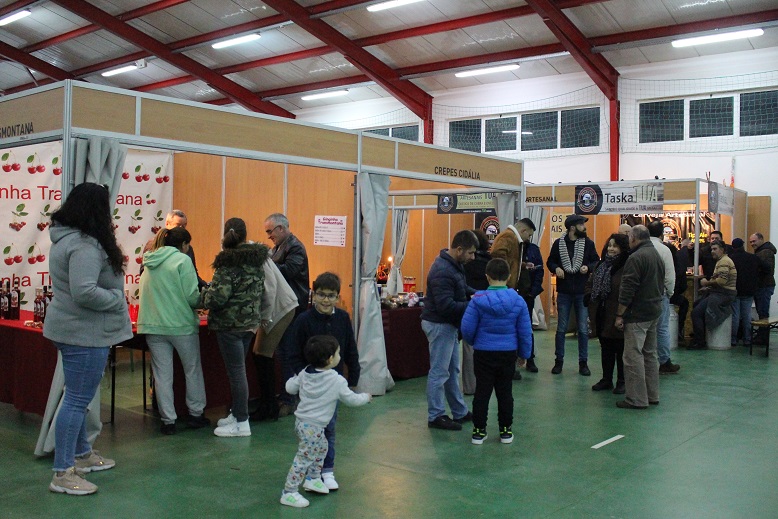 Feira de Artesanato e Produtos da Terra regressou a Parada