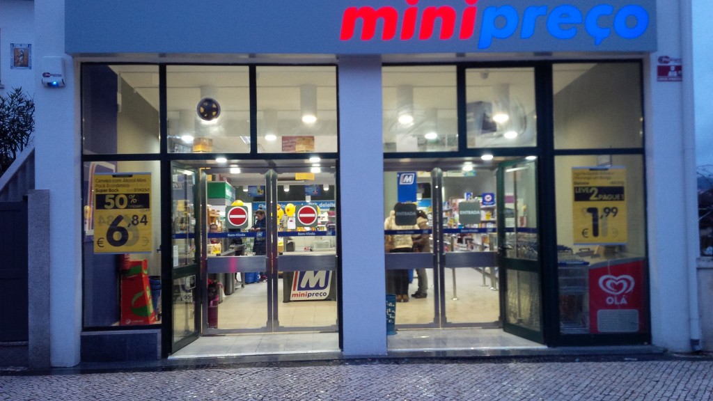 Loja Minipreço de Macedo de Cavaleiros foi furtada em plena luz do dia