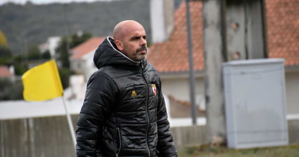 Futebol: Nuno Rangel termina ligação ao Mirandês