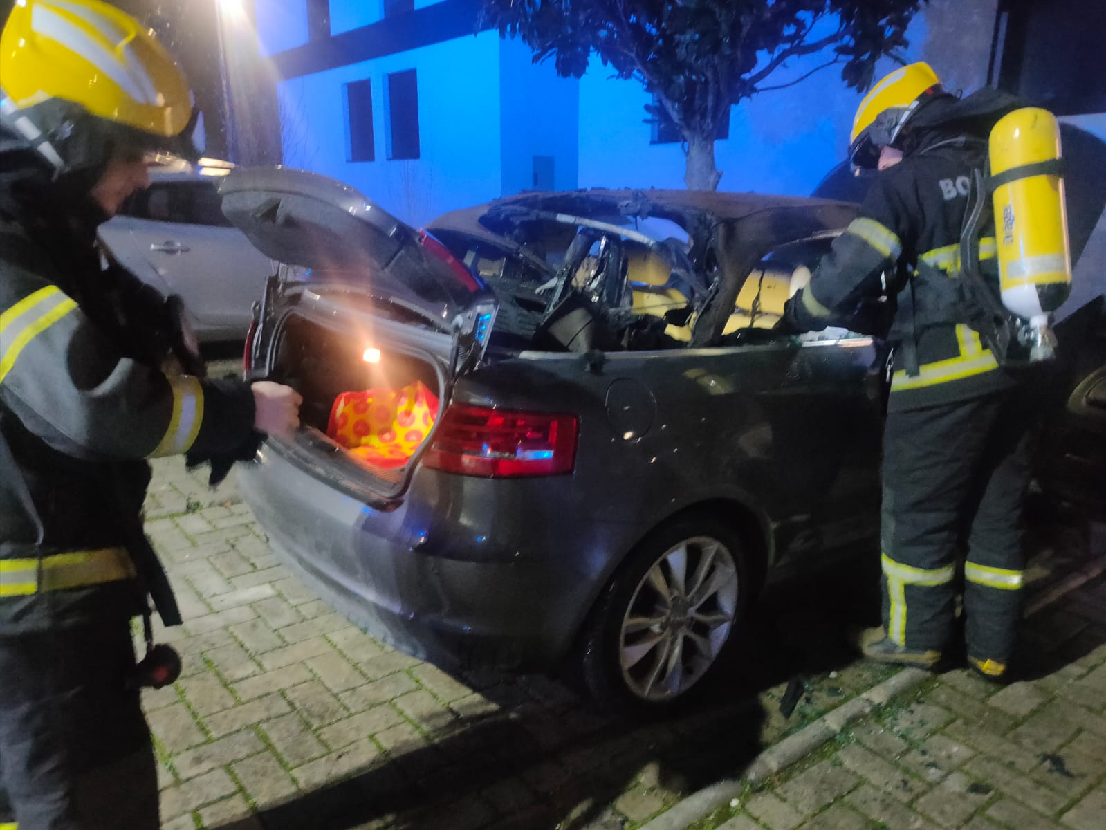 Viaturas e contentores do lixo incendiados esta madrugada em Mirandela