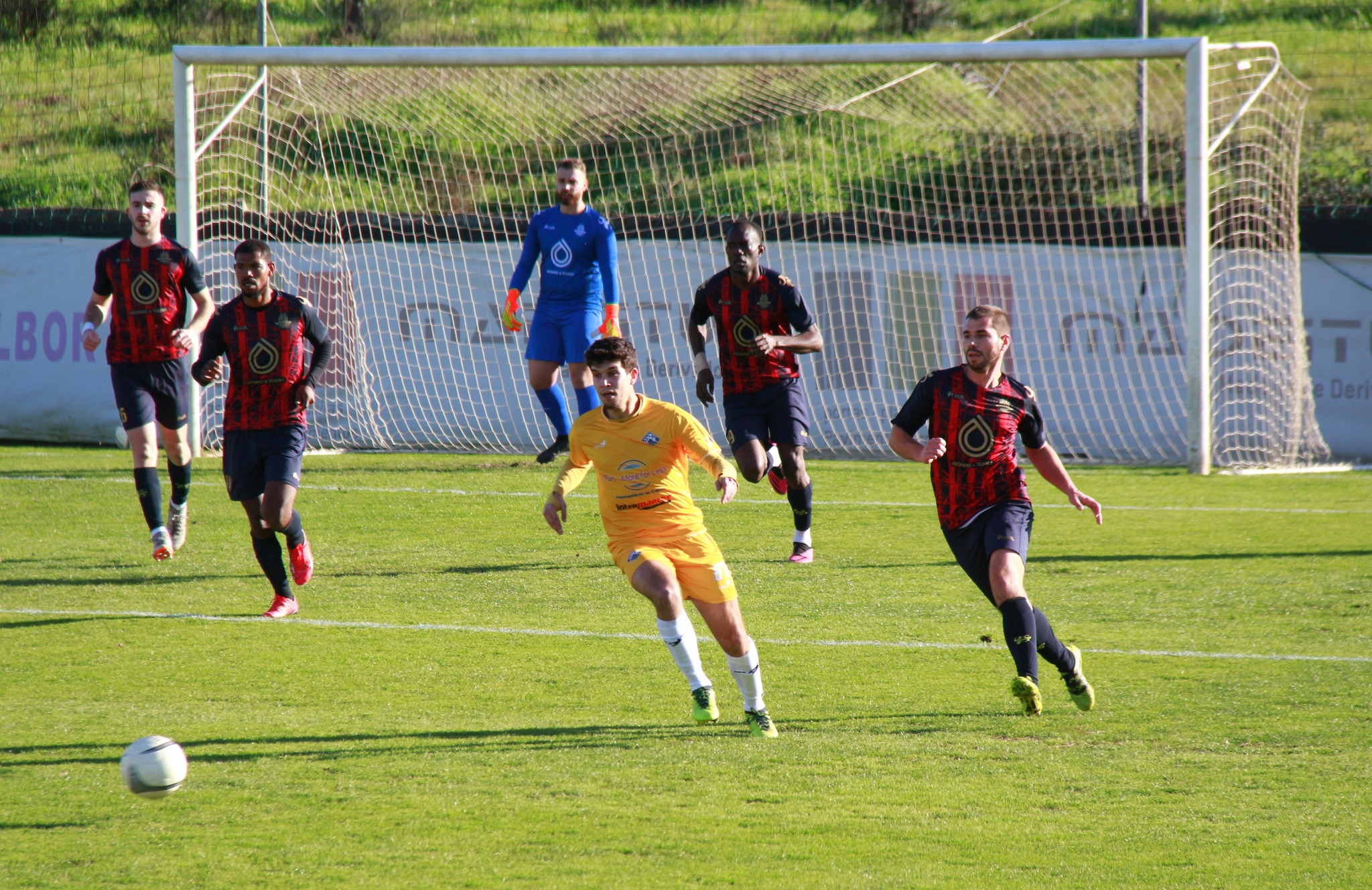 Futebol: Mirandela de pedra e cal na liderança e com o título mais à vista