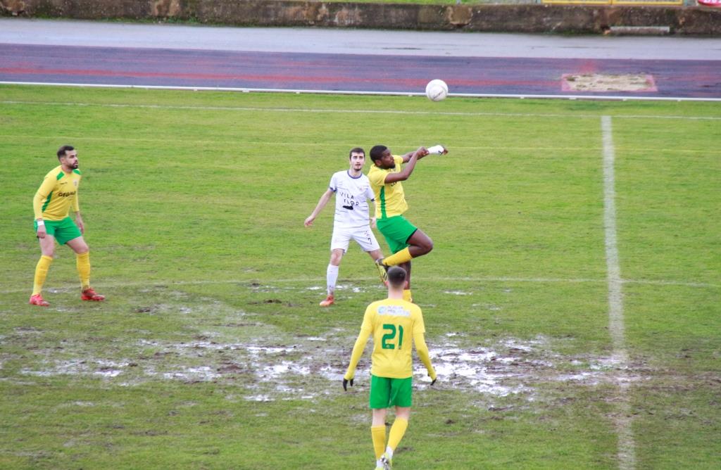 Futebol: Há cerca de dois meses que o Macedo treina em pavilhões