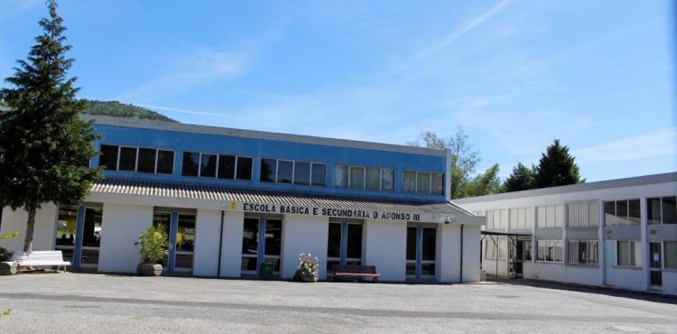 Obras na Escola Secundária de Vinhais já deviam ter terminado mas falta pouco para que alunos usufruam das novas instalações