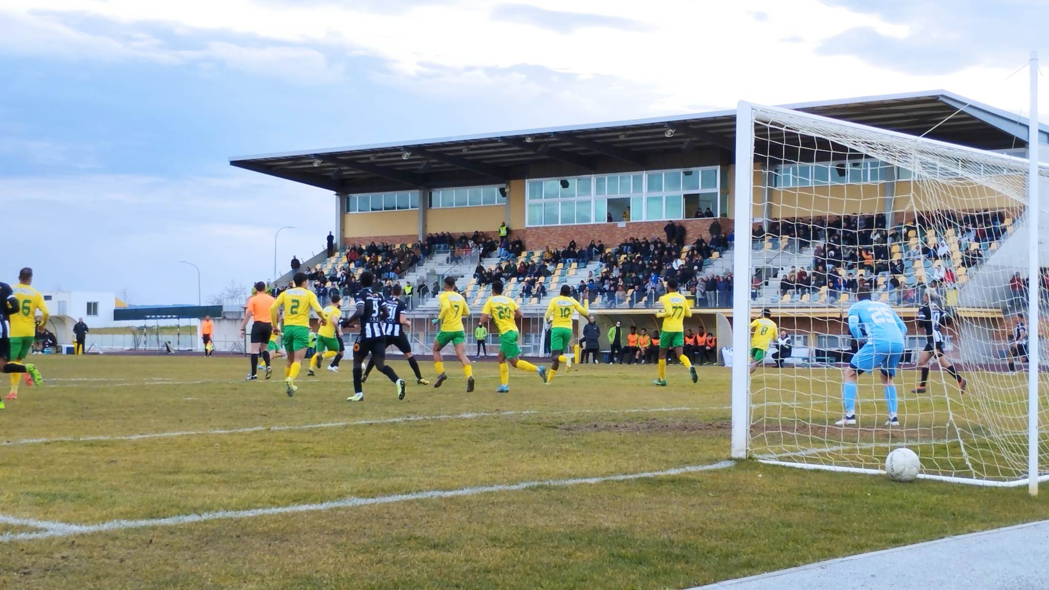 Mirandela quebra pleno de vitórias com empate em Macedo de Cavaleiros