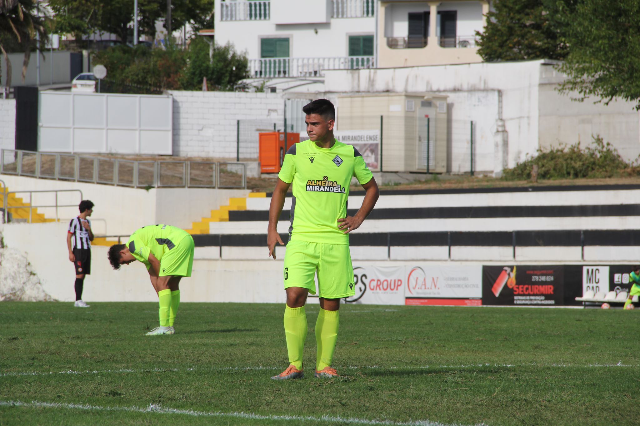 Futebol: Mirandelense Pedro Santos reforça Nacional da Madeira