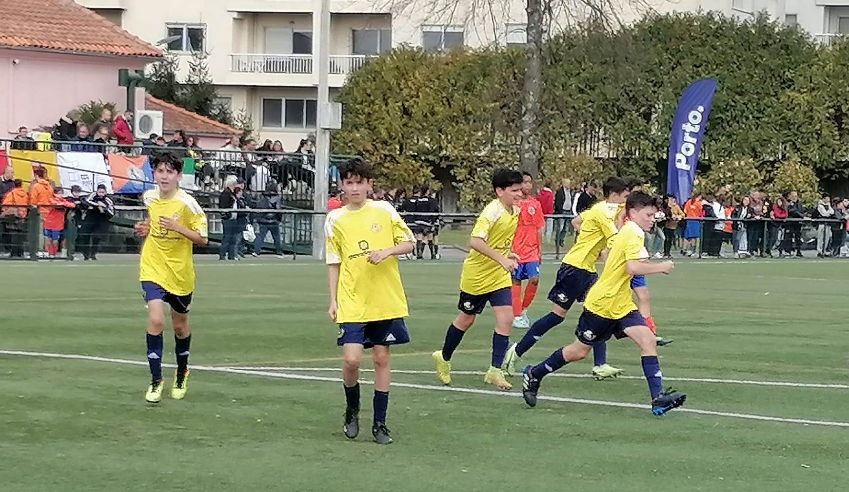 Futebol: Escola Crescer termina Torneio Internacional Hernâni Gonçalves no segundo lugar