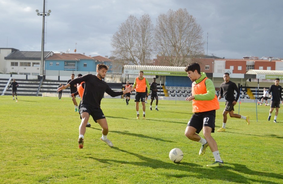 Futebol: Conjugação de resultados pode ditar subida de divisão do Mirandela já no domingo