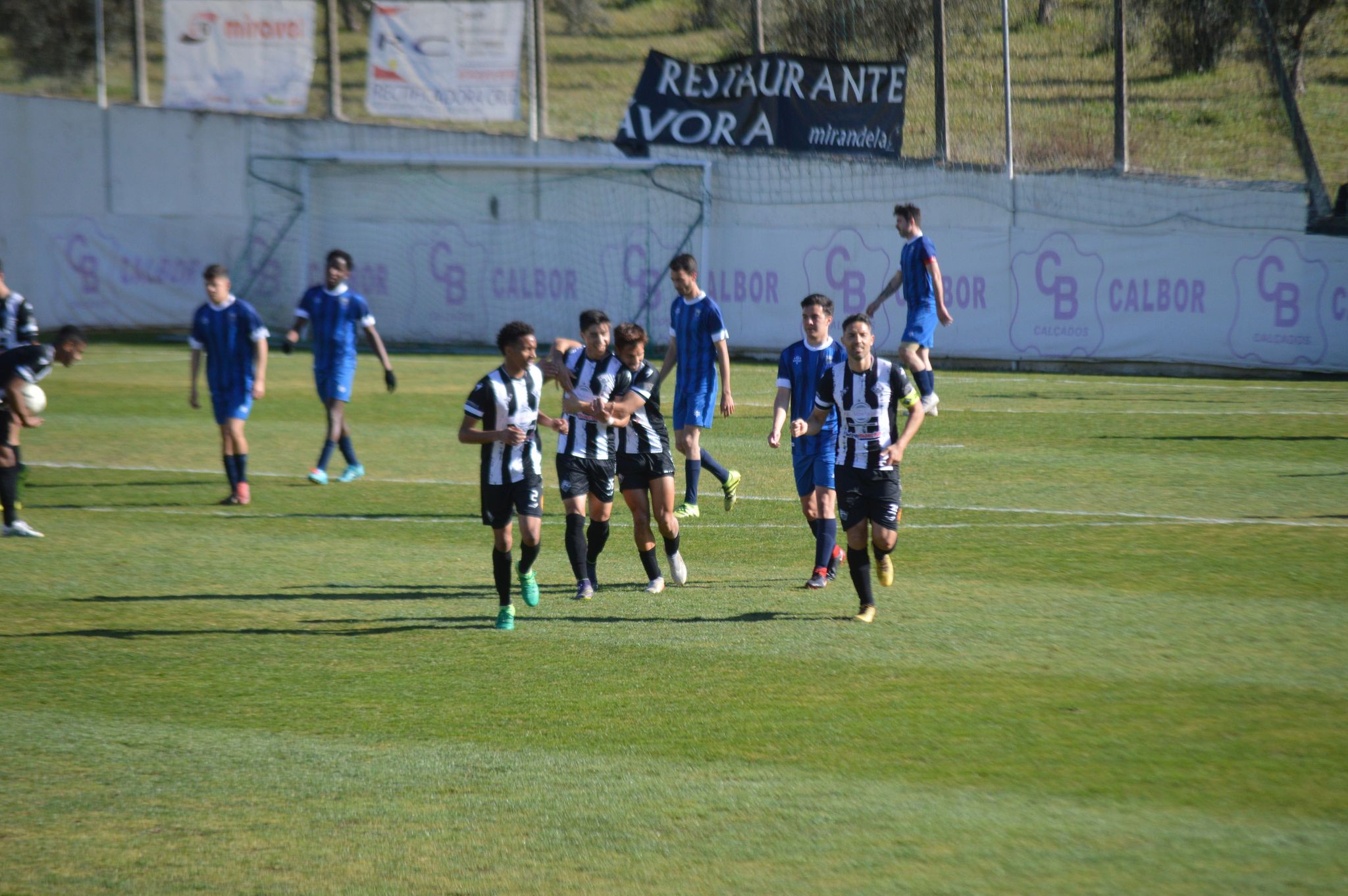 Mirandela dá goleada à moda antiga e fica a uma vitória do título