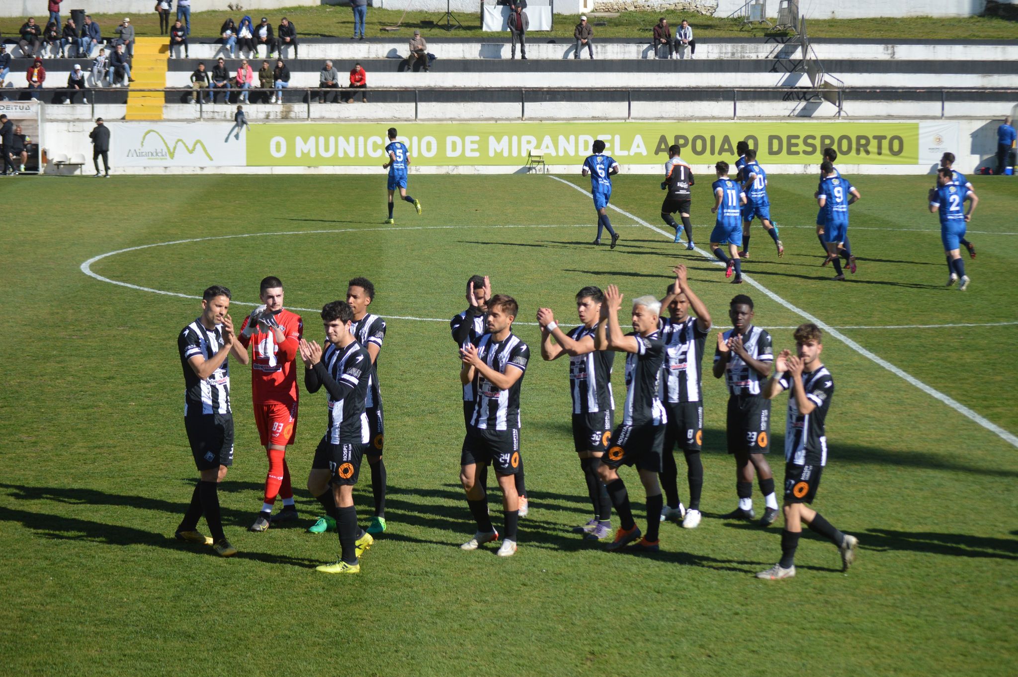 Futebol: Mirandela dá goleada e está a uma vitória do título distrital e do regresso ao Campeonato de Portugal