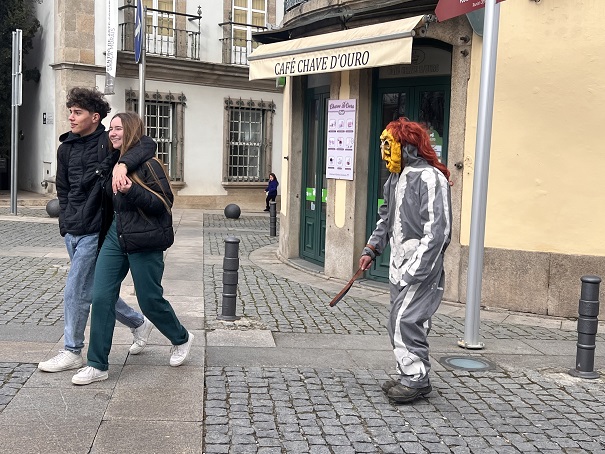 Morte, Diabo e Censura voltaram a sair à rua em Bragança para cumprir mais uma tradição transmontana