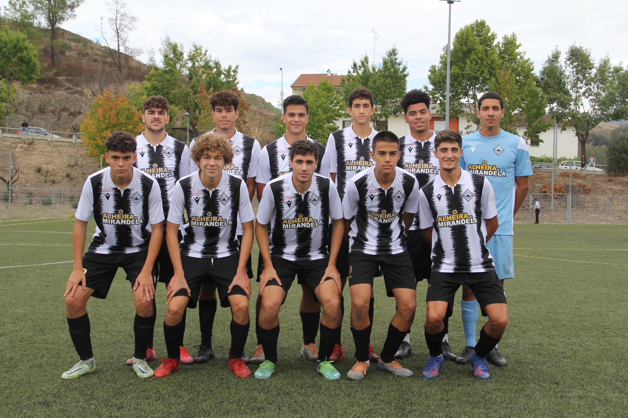 Futebol: Mirandela quer garantir manutenção no nacional de juniores