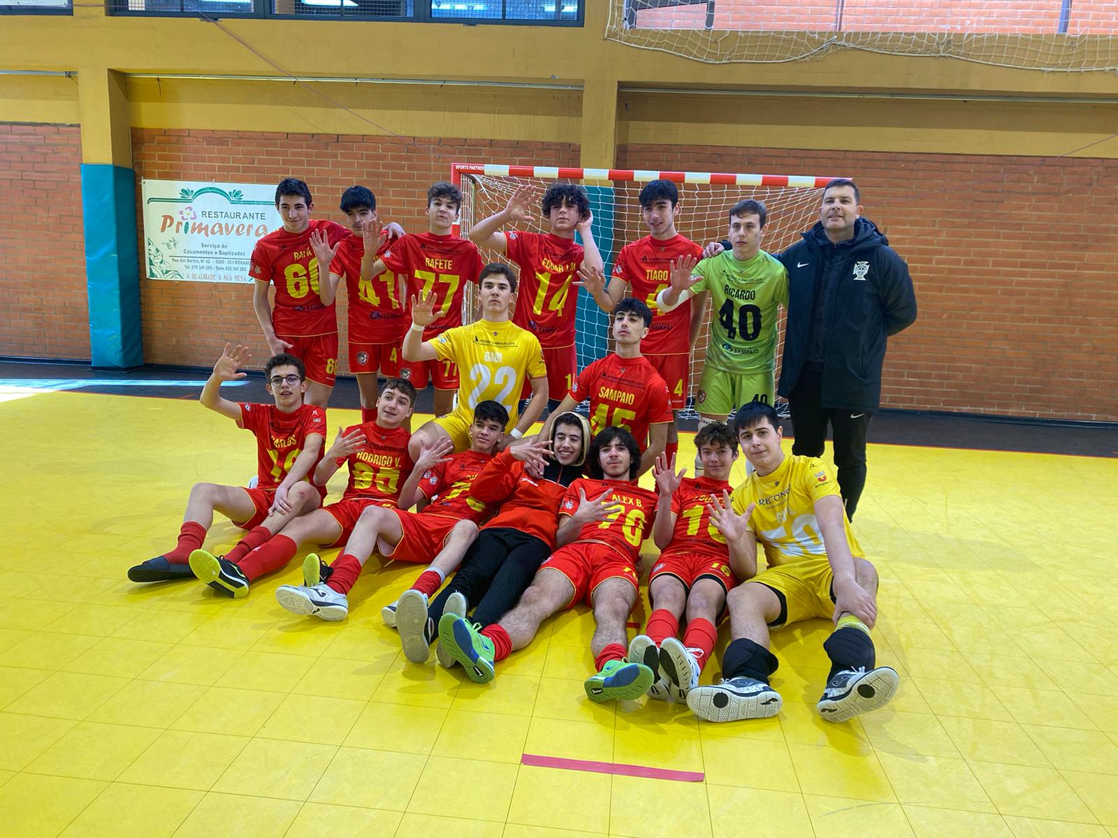 Futsal: Escola Arnaldo Pereira é campeã distrital em juvenis a uma jornada do final do campeonato