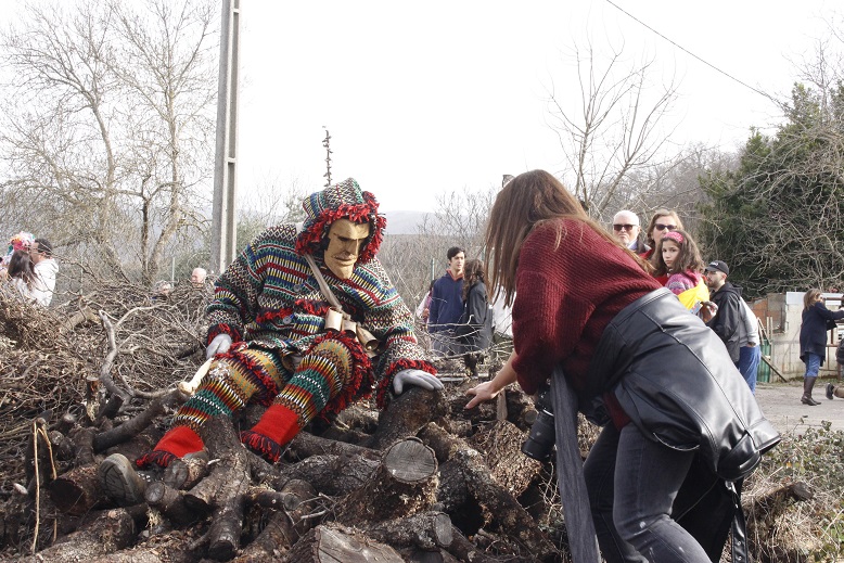 40 mascarados cumpriram tradição do entrudo em Vila Boa
