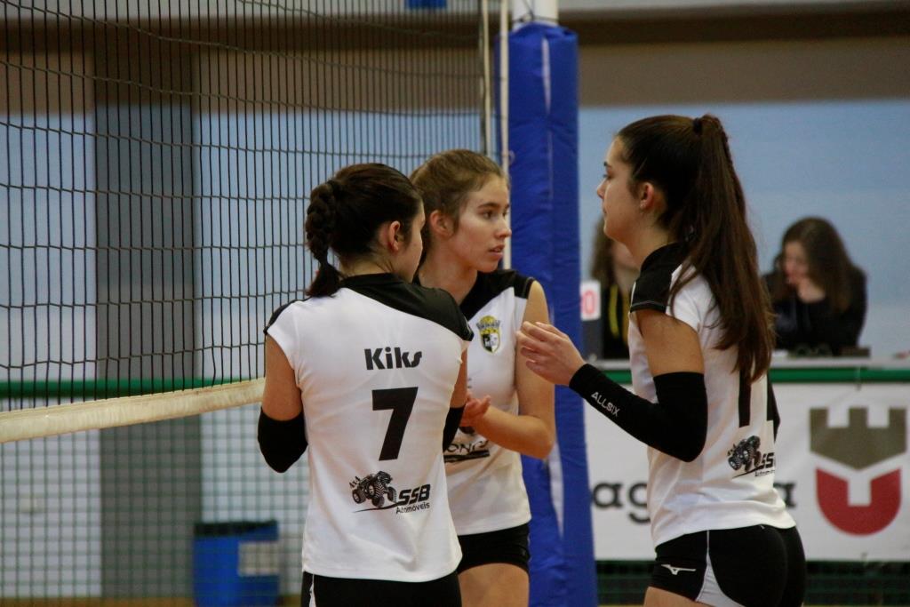 Voleibol: Filipa Pires e Beatriz Russo confiantes numa boa prestação do CAB no nacional