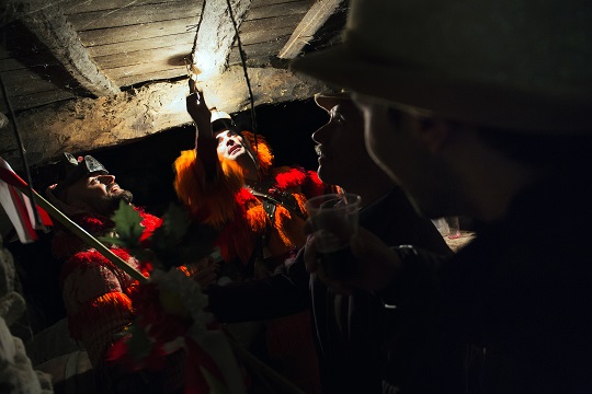 Fotografia alusiva aos caretos de Grijó de Parada vence concurso da Fundação Caixa CA