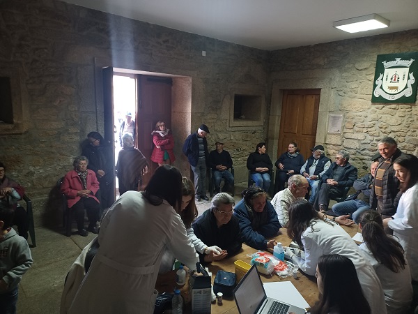 Habitantes de Tó não perderam oportunidade de fazer rastreios de saúde com alunos de medicina do Porto