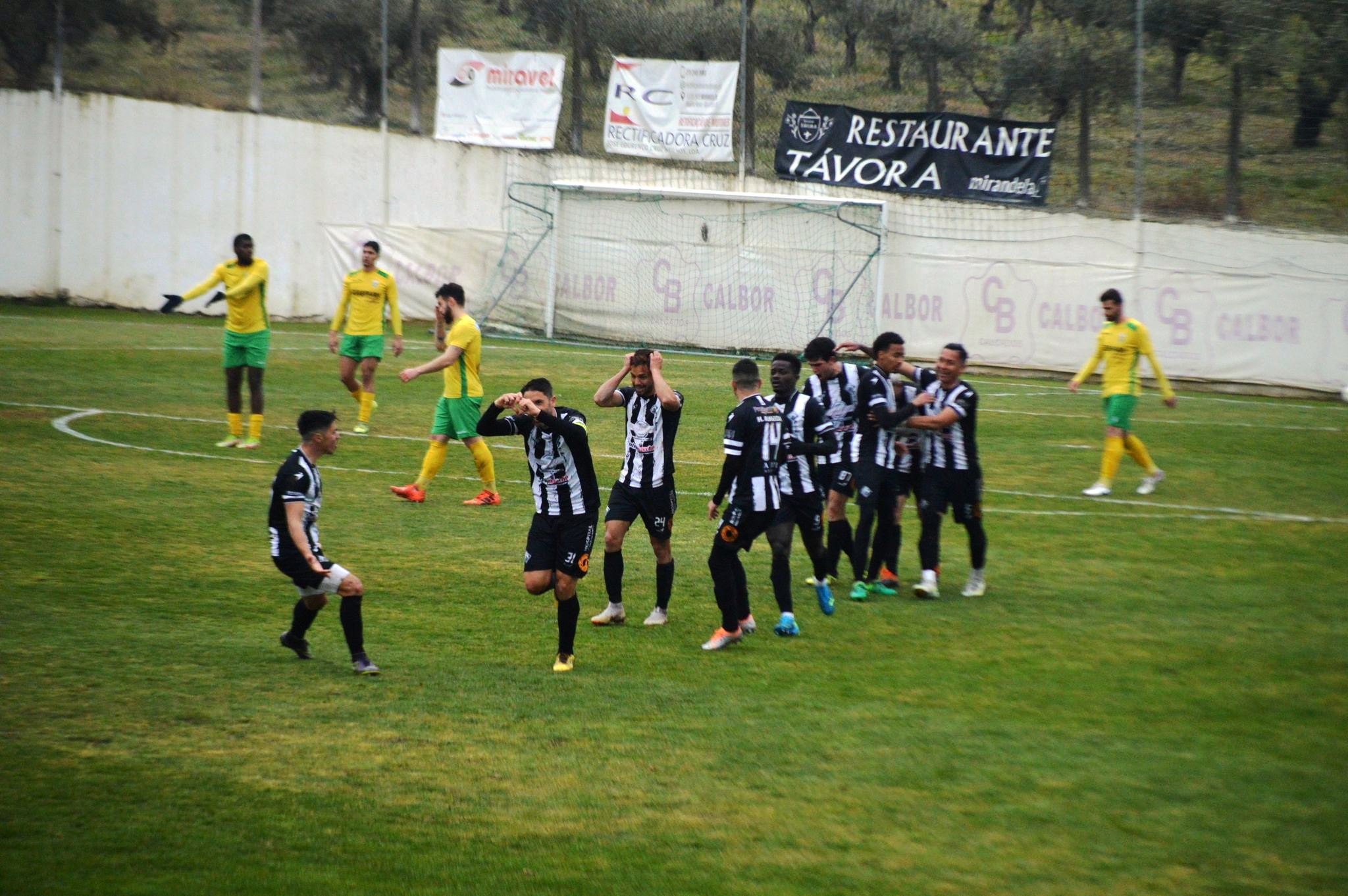 Futebol: Mirandela e Rebordelo em vantagem na Taça Distrital