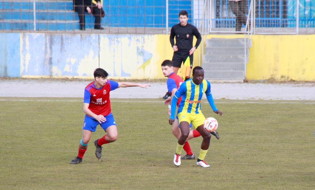 Futebol: Luxação trava Abbas