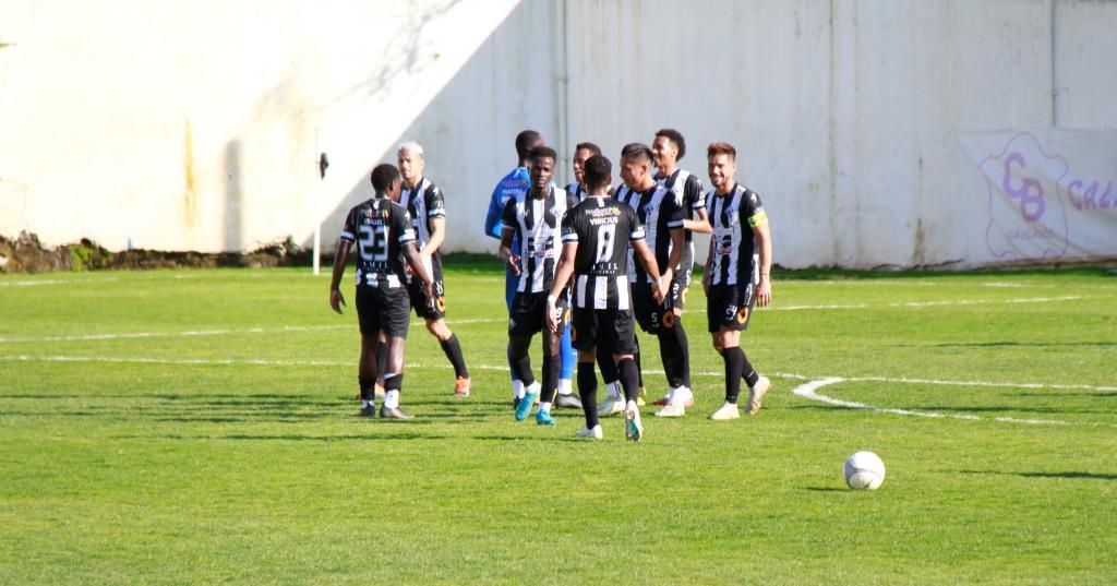 Futebol: Alvinegros cautelosos para a segunda mão das meias-finais da Taça Distrital