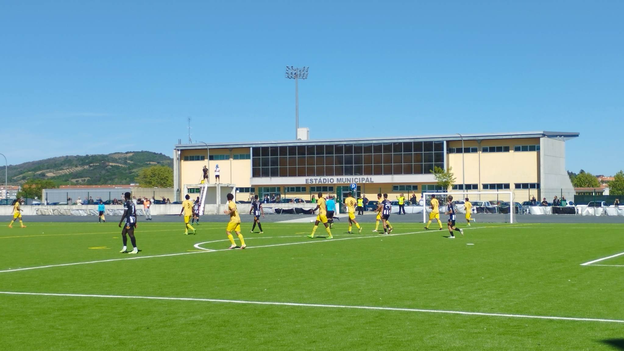 Futebol: Mirandela sofre primeira derrota para o campeonato