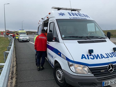 Acidente faz dois feridos na entrada para a A4 (Amendoeira, Macedo de Cavaleiros)