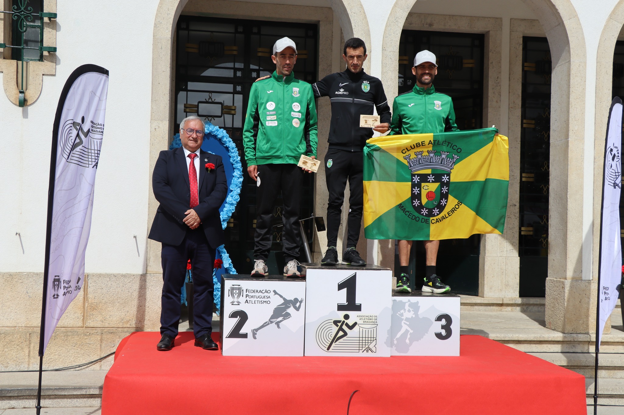 Atletismo: Rui Teixeira e Doroteia Peixoto vencem Corrida da Liberdade em Macedo de Cavaleiros