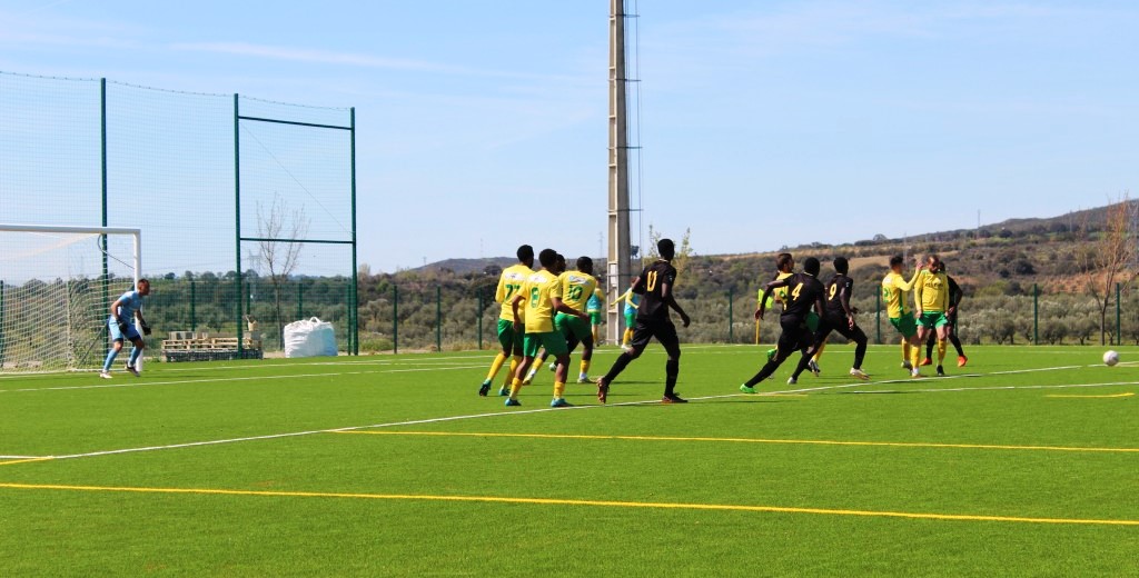 Lusos e Macedo acertam calendário com empate