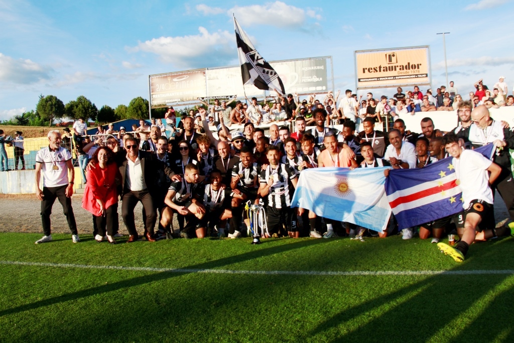 Futebol: Mirandela faz a dobradinha