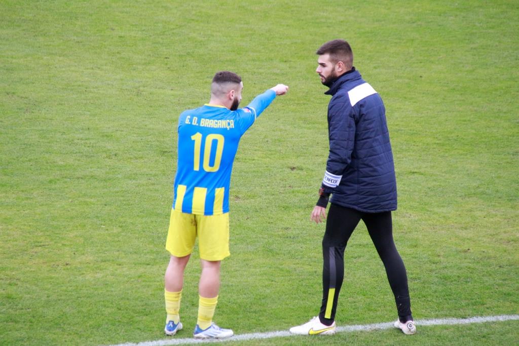 Grupo Desportivo de Bragança perde em Vila Meã