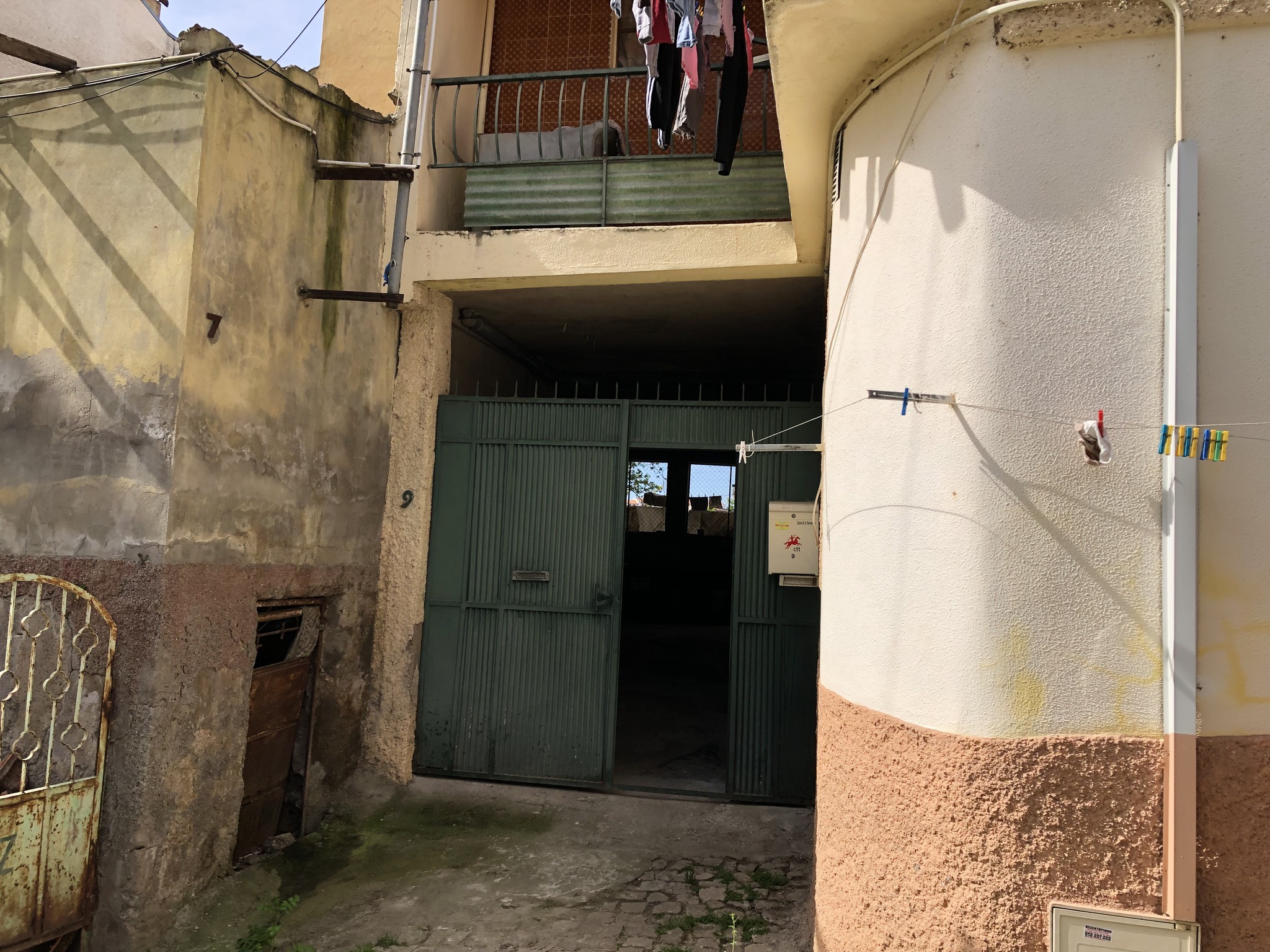 Cadáver de idoso está há mais de um mês por reclamar na morgue de Mirandela