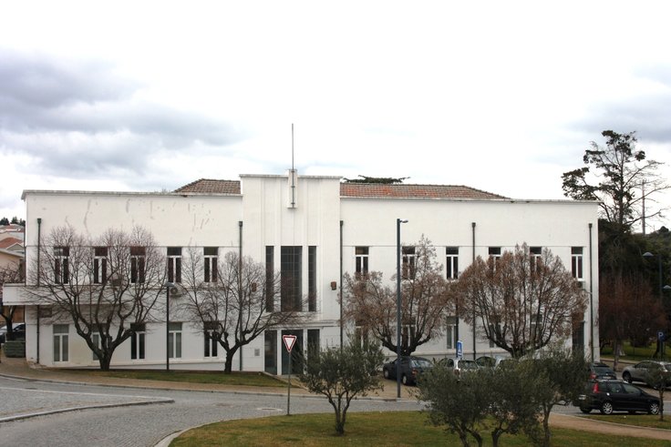 Greve dos funcionários judiciais adia julgamentos e encerra tribunais no distrito