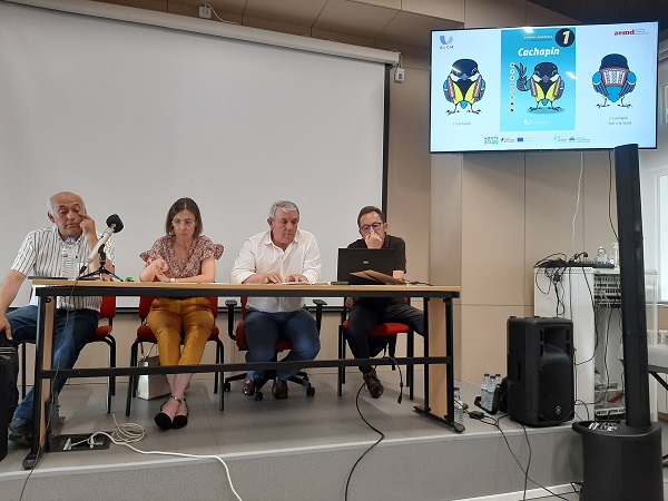 Criadas maquetes para elaborar dois manuais para aprender língua mirandesa