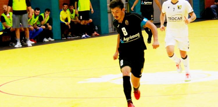 Goleador do Mogadouro renova para a nova temporada