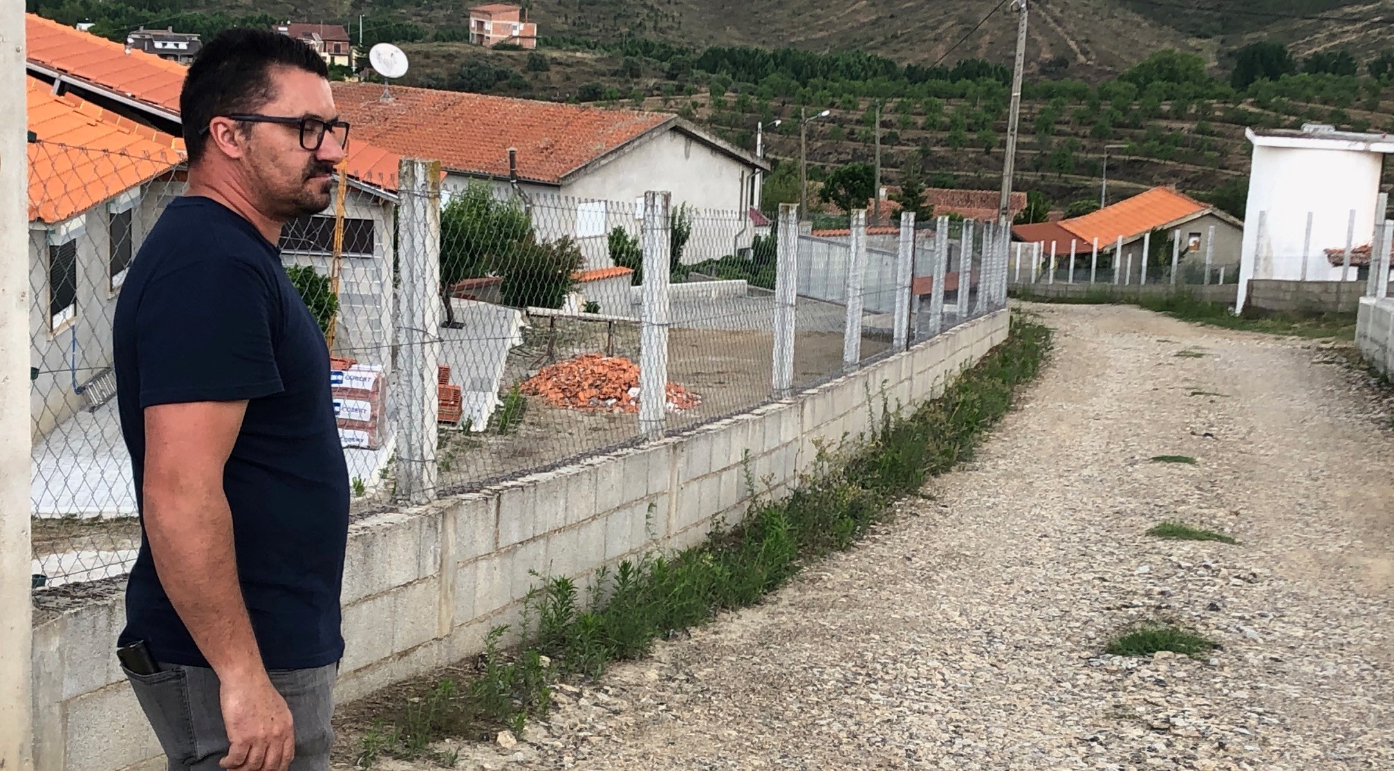 Acesso a habitações e carpintaria em terra batida gera contestação em Eixes concelho de Mirandela