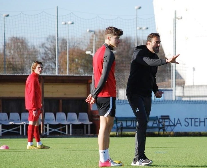 Futebol: Técnico brigantino renova com os alemães do DFI Bad Aibling