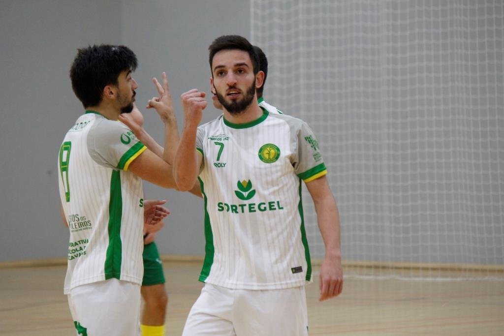 Ricardo Simão reforça Clube Académico de Mogadouro