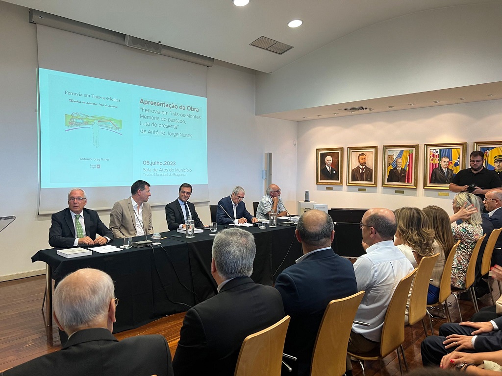 Novo livro de Jorge Nunes pode ser um bom contributo para ajudar a devolver comboio à região