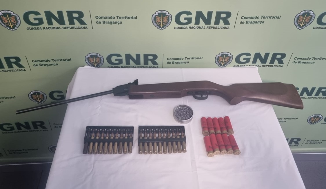 Idoso detido por violência doméstica em Macedo de Cavaleiros fica com pulseira electrónica