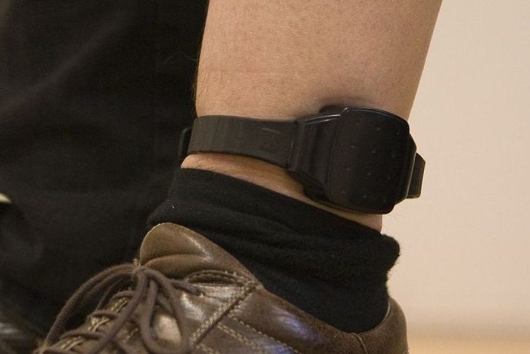 Homem detido por violência doméstica fica com pulseira electrónica no concelho de Mirandela