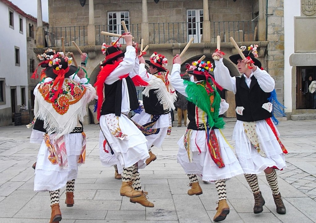 Danças dos Pauliteiros candidatadas a património cultural imaterial