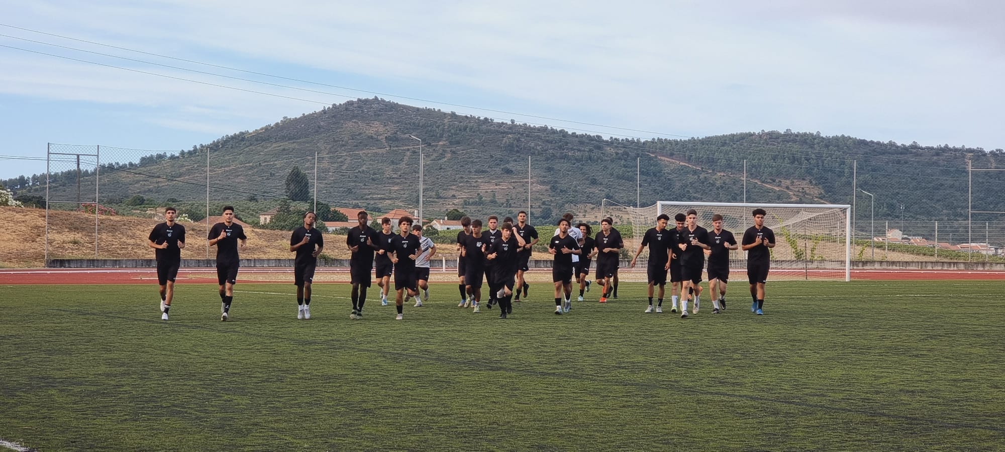 Futebol: Formação sub-23 do F.C. Leão Negro prepara estreia na Divisão de Honra
