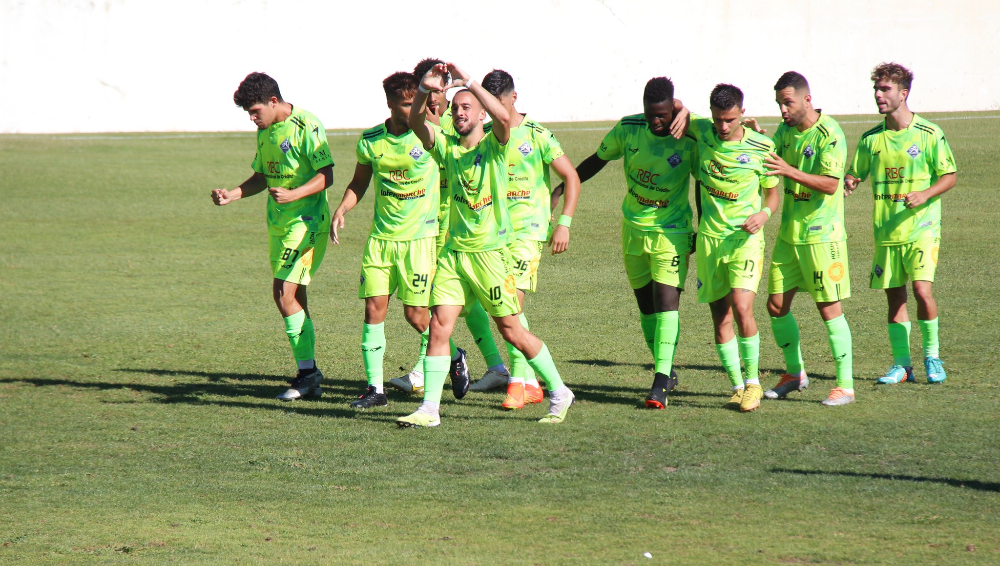 Futebol: Mirandela vence Brito no pontapé de saída do Campeonato de Portugal