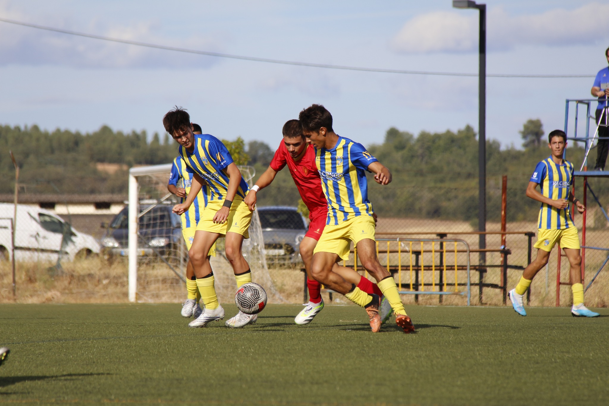Futebol: Formação sub-17 do Bragança sofre derrota caseira no arranque do nacional